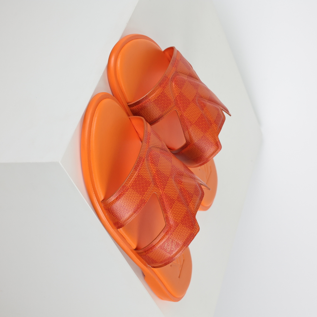 Louis Vuitton Oasis 经典系列2024最新经典款拖鞋款式牛仔布 Lv拖鞋橙色格子-莆田鞋,莆田鞋货源,高仿鞋,高仿鞋货源,安福档口,莆田高仿鞋,莆田鞋批发,高仿鞋批发,莆田高仿运动鞋,高仿运动鞋,莆田运动鞋 Louis Vuitton Oasis 经典系列2024最新经典款拖鞋款式牛仔布 Lv拖鞋橙色格子