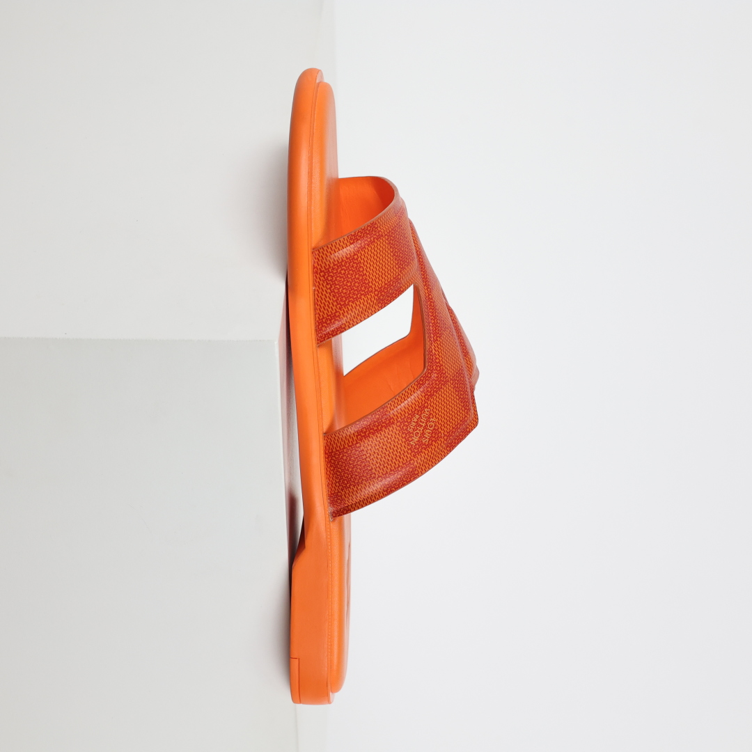 Louis Vuitton Oasis 经典系列2024最新经典款拖鞋款式牛仔布 Lv拖鞋橙色格子-莆田鞋,莆田鞋货源,高仿鞋,高仿鞋货源,安福档口,莆田高仿鞋,莆田鞋批发,高仿鞋批发,莆田高仿运动鞋,高仿运动鞋,莆田运动鞋 Louis Vuitton Oasis 经典系列2024最新经典款拖鞋款式牛仔布 Lv拖鞋橙色格子