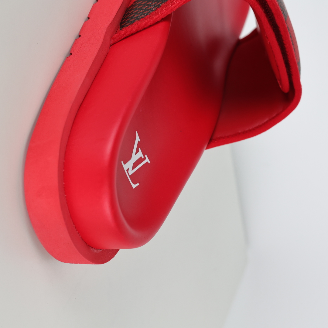 Louis Vuitton Oasis 经典系列2024最新经典款拖鞋款式牛仔布 Lv拖鞋红色格子-莆田鞋,莆田鞋货源,高仿鞋,高仿鞋货源,安福档口,莆田高仿鞋,莆田鞋批发,高仿鞋批发,莆田高仿运动鞋,高仿运动鞋,莆田运动鞋 Louis Vuitton Oasis 经典系列2024最新经典款拖鞋款式牛仔布 Lv拖鞋红色格子