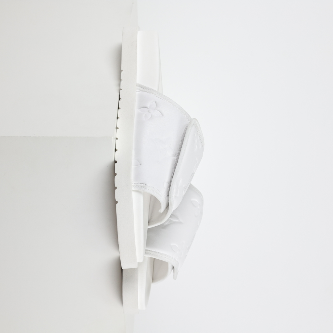 Louis Vuitton Oasis 经典系列2024最新经典款拖鞋款式牛仔布 Lv拖鞋白色压花