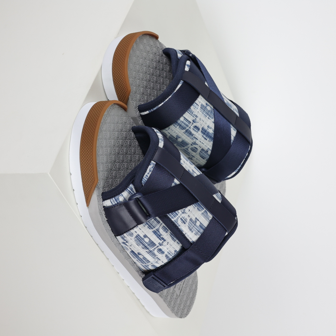 Dior 迪奥 Alpha Obique 电绣时尚拖鞋 包头拖鞋 蓝色-莆田鞋,莆田鞋货源,高仿鞋,高仿鞋货源,安福档口,莆田高仿鞋,莆田鞋批发,高仿鞋批发,莆田高仿运动鞋,高仿运动鞋,莆田运动鞋 Dior 迪奥 Alpha Obique 电绣时尚拖鞋 包头拖鞋 蓝色