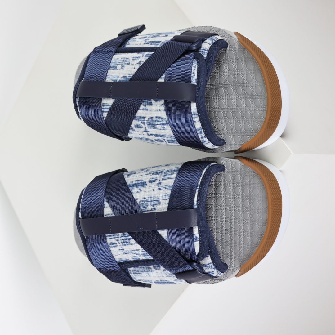 Dior 迪奥 Alpha Obique 电绣时尚拖鞋 包头拖鞋 蓝色-莆田鞋,莆田鞋货源,高仿鞋,高仿鞋货源,安福档口,莆田高仿鞋,莆田鞋批发,高仿鞋批发,莆田高仿运动鞋,高仿运动鞋,莆田运动鞋 Dior 迪奥 Alpha Obique 电绣时尚拖鞋 包头拖鞋 蓝色