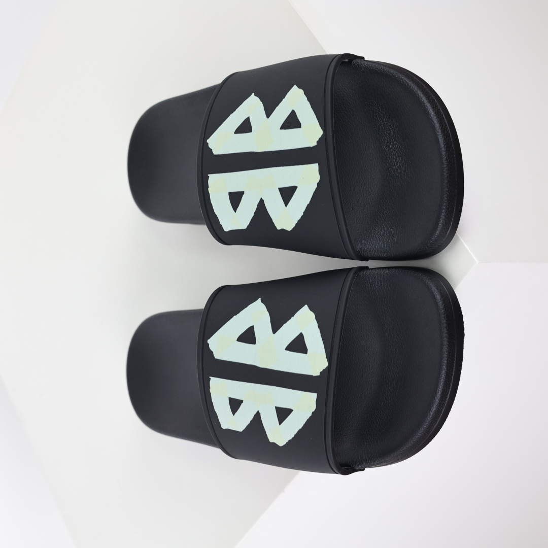 Balenciaga 巴黎世家拖鞋 2025最新版印花 潮流到没边