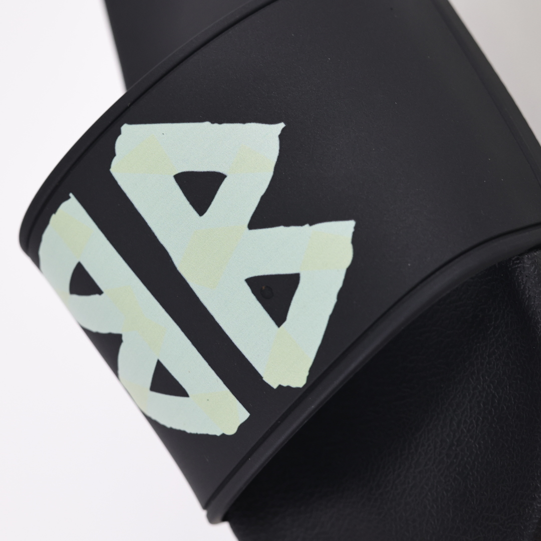 Balenciaga 巴黎世家拖鞋 2025最新版印花 潮流到没边