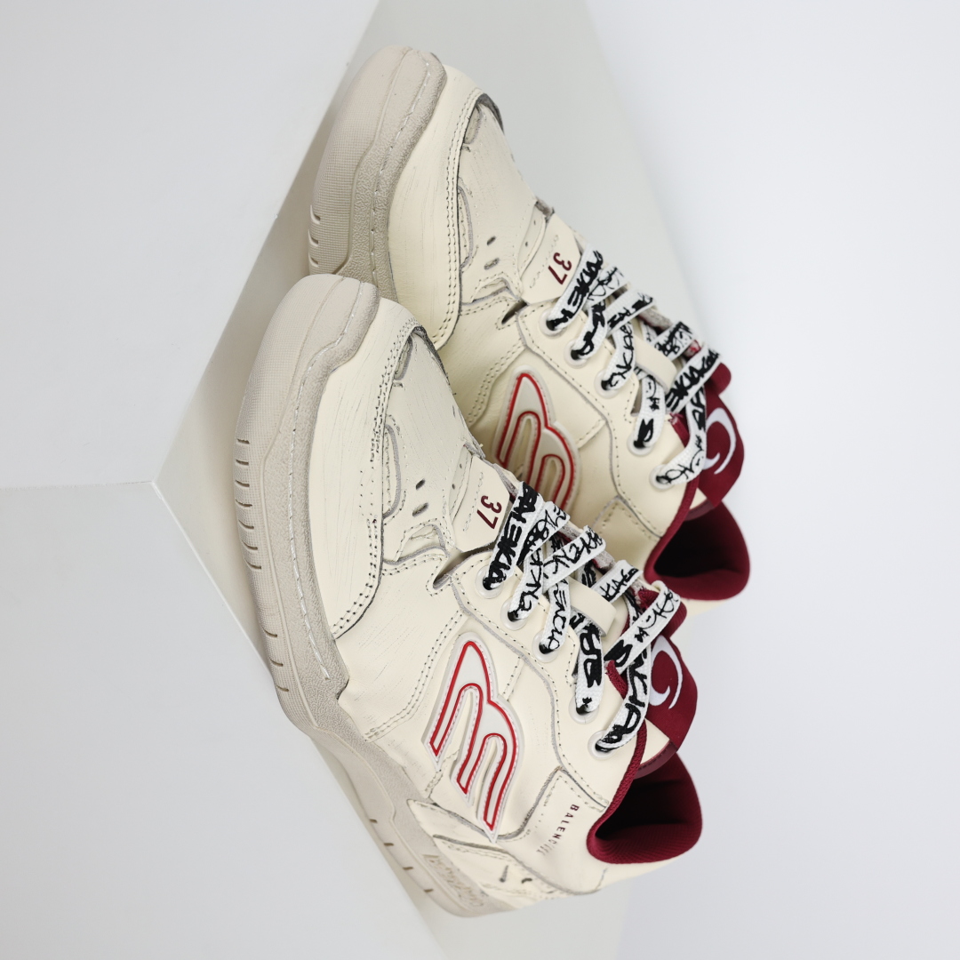Balenciaga 巴黎世家 Hamptons 手工做旧款 牛皮革 复古圆头系带低帮休闲鞋
