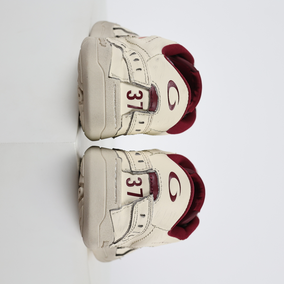 Balenciaga 巴黎世家 Hamptons 手工做旧款 牛皮革 复古圆头系带低帮休闲鞋
