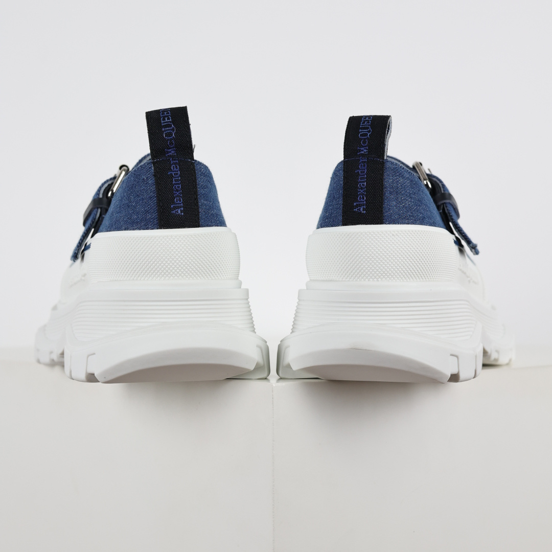 350 Alexander McQueen亚历山大麦昆 Tread Slick 皮革 圆头搭扣 厚底 玛丽珍鞋 4.5cm 女款 黑白-Chinese UA Cheap High Quatity Brand Clothes Bags handbags Sneakers wholesale wholesaler seller from China Factory suppliers Fashion Clothing Shoes best Quality Beautiful Price 350 Alexander McQueen亚历山大麦昆 Tread Slick 皮革 圆头搭扣 厚底 玛丽珍鞋 4.5cm 女款 黑白