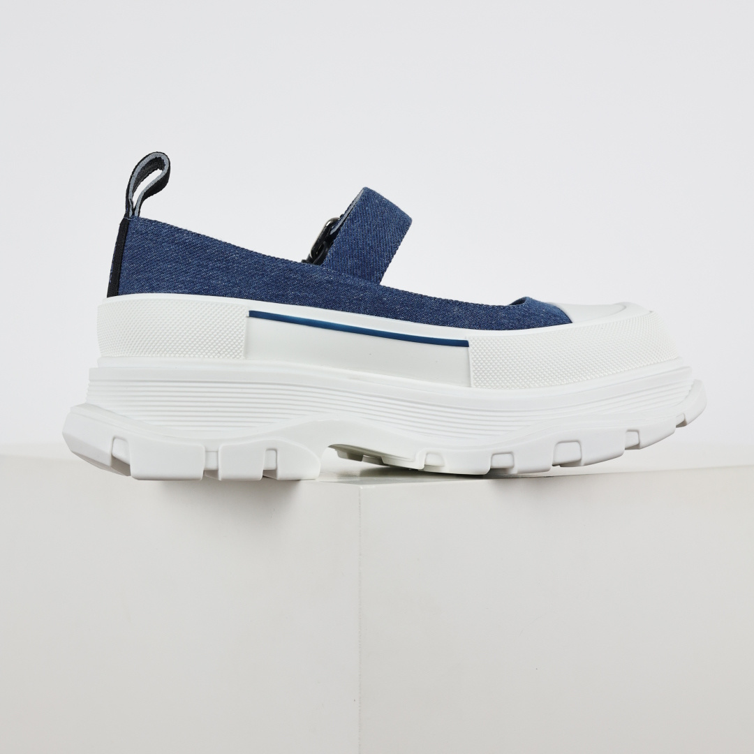 350 Alexander McQueen亚历山大麦昆 Tread Slick 皮革 圆头搭扣 厚底 玛丽珍鞋 4.5cm 女款 黑白-Chinese UA Cheap High Quatity Brand Clothes Bags handbags Sneakers wholesale wholesaler seller from China Factory suppliers Fashion Clothing Shoes best Quality Beautiful Price 350 Alexander McQueen亚历山大麦昆 Tread Slick 皮革 圆头搭扣 厚底 玛丽珍鞋 4.5cm 女款 黑白