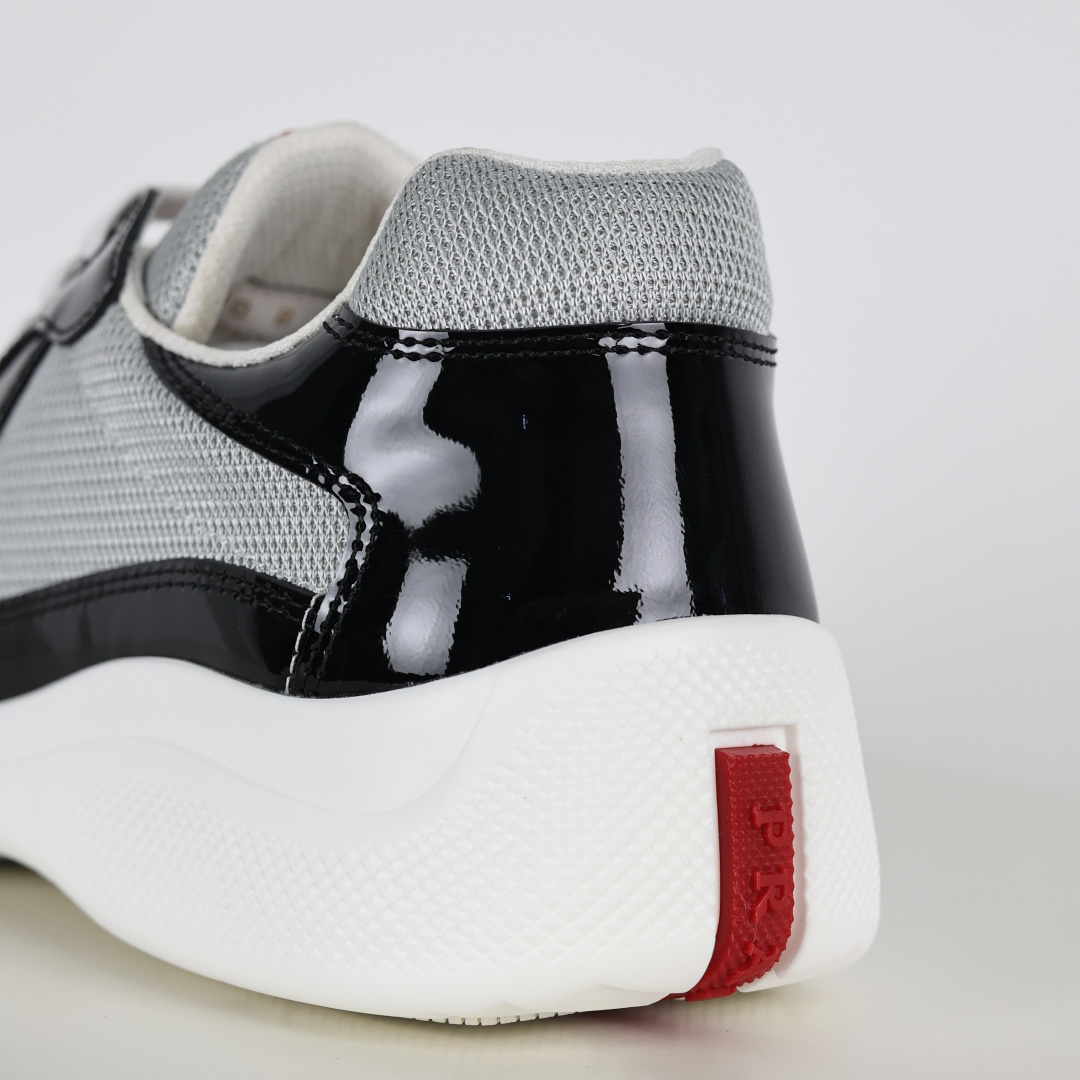 460 普拉达 Prada Linea Rossa 徽标彰显独特的设计格调