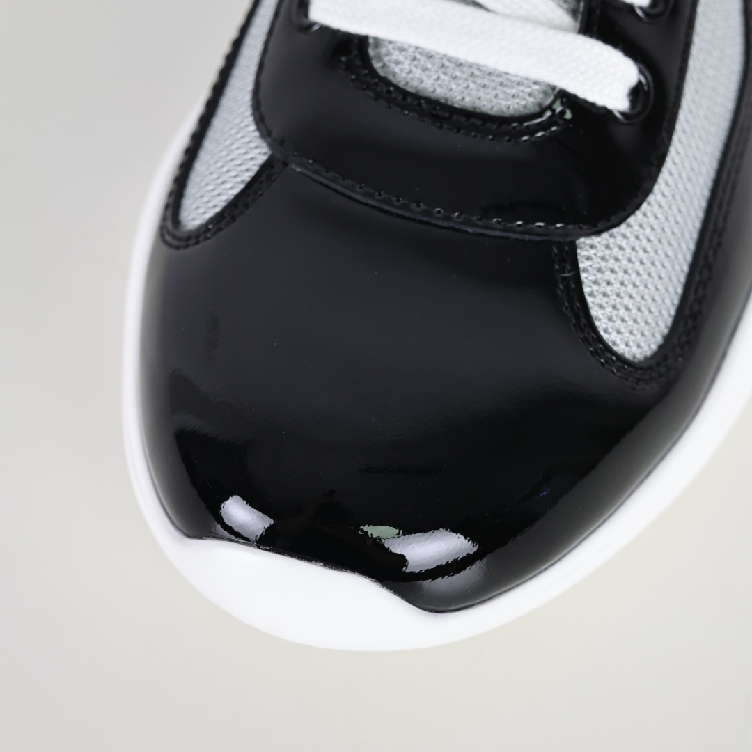 460 普拉达 Prada Linea Rossa 徽标彰显独特的设计格调