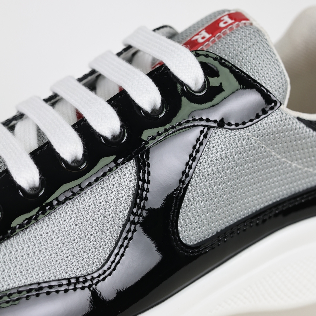 460 普拉达 Prada Linea Rossa 徽标彰显独特的设计格调