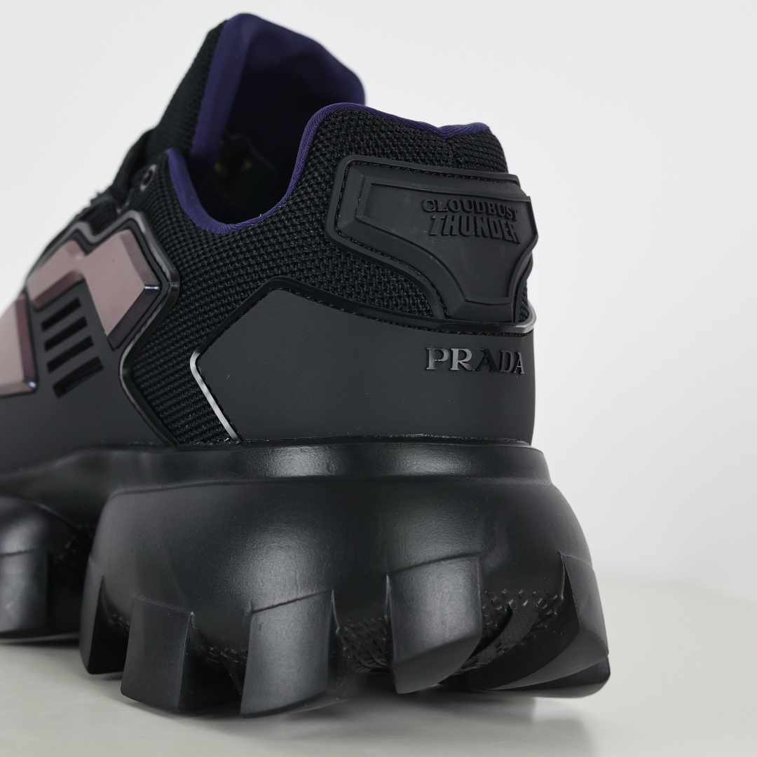 330 新款Prada Cloudbu Thunder运动鞋选用织物和橡胶打造