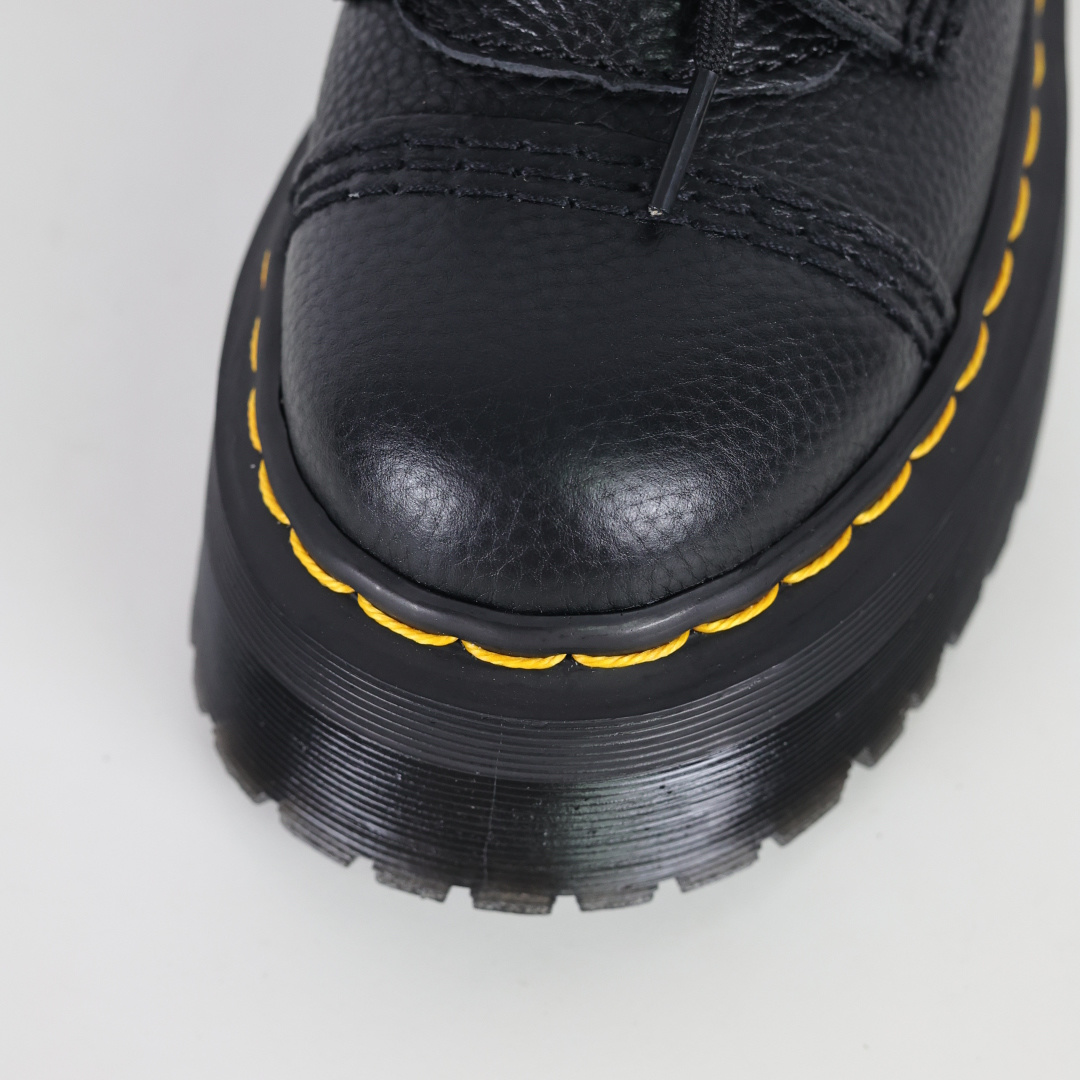 240 Dr.martens 马丁医生 1460系列8孔 荔枝皮松糕中拉链