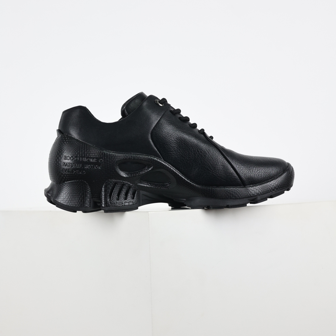 300 Ecco爱步健步系列牛皮透气低帮休闲运动鞋 15周年限定 纯黑色