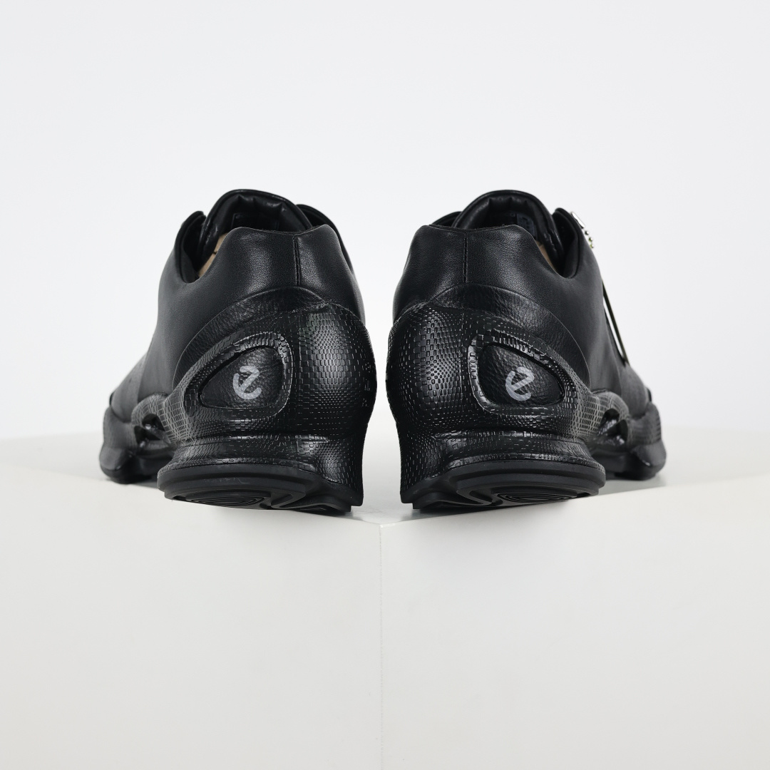 300 Ecco爱步健步系列牛皮透气低帮休闲运动鞋 15周年限定 纯黑色