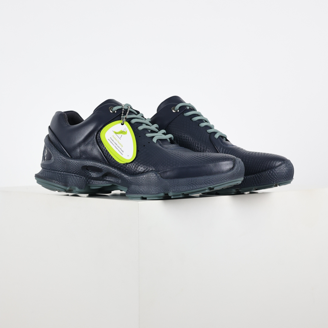 300 Ecco爱步健步系列牛皮透气低帮休闲运动鞋 15周年蓝底 纯黑色