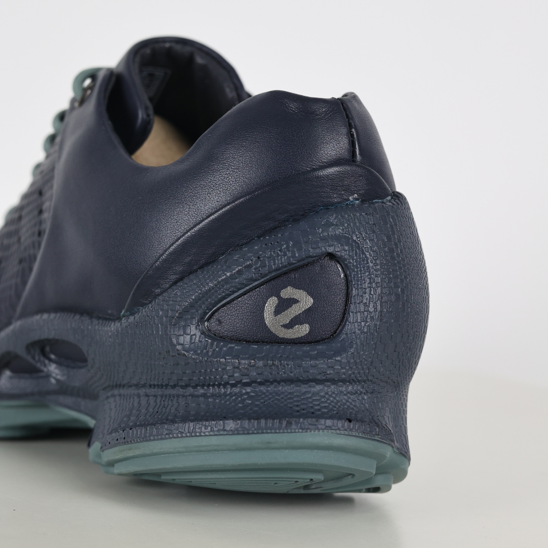 300 Ecco爱步健步系列牛皮透气低帮休闲运动鞋 15周年蓝底 纯黑色