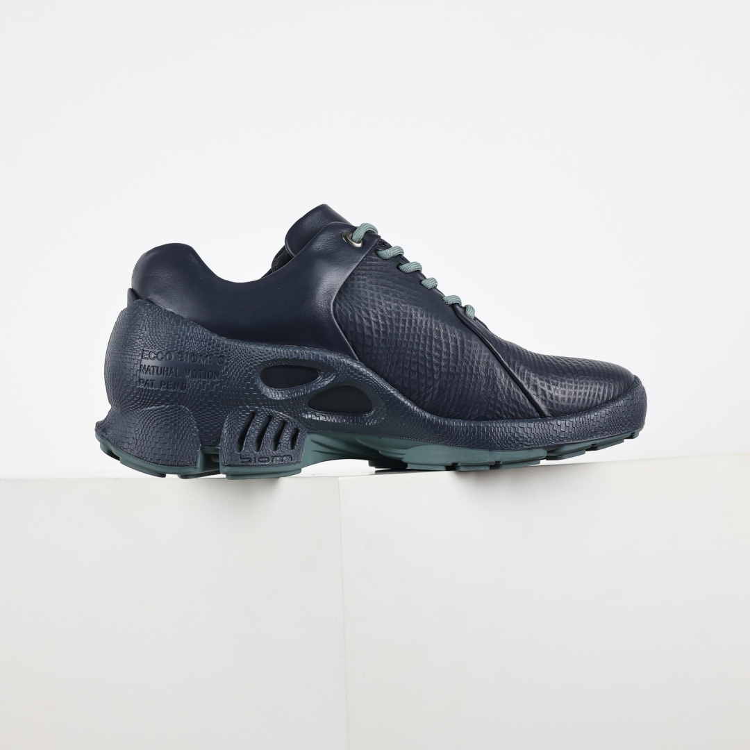 300 Ecco爱步健步系列牛皮透气低帮休闲运动鞋 15周年蓝底 纯黑色