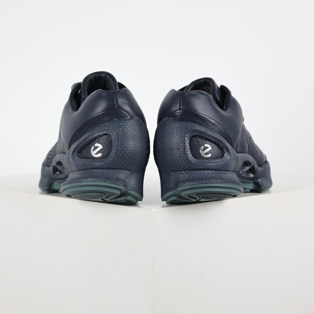 300 Ecco爱步健步系列牛皮透气低帮休闲运动鞋 15周年蓝底 纯黑色