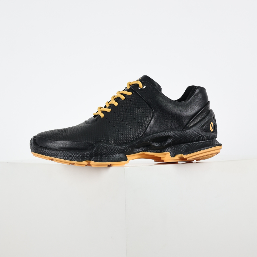 300 Ecco爱步健步系列牛皮透气低帮休闲运动鞋 15周年黄黑