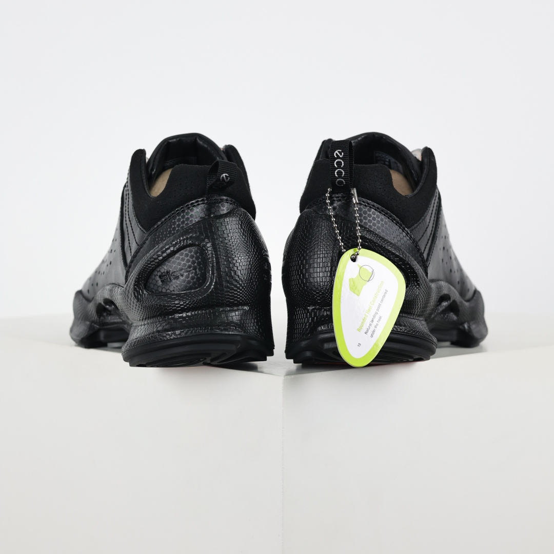 300 Ecco爱步健步系列牛皮透气低帮休闲运动鞋 经典灰底