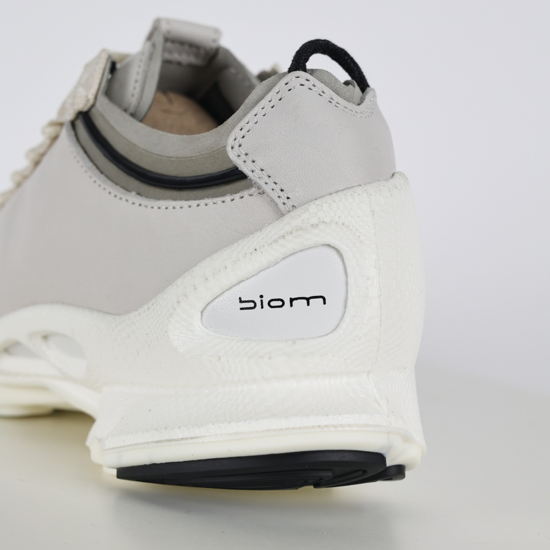 300 Ecco爱步健步系列牛皮透气低帮休闲运动鞋 25周年白色