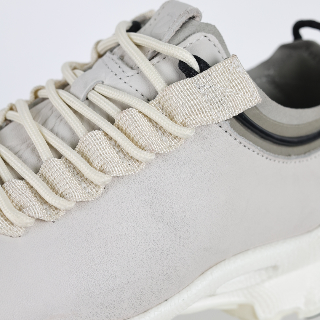 300 Ecco爱步健步系列牛皮透气低帮休闲运动鞋 25周年白色