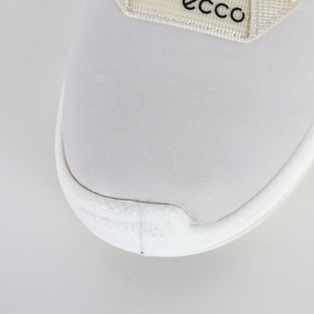 300 Ecco爱步健步系列牛皮透气低帮休闲运动鞋 25周年白色