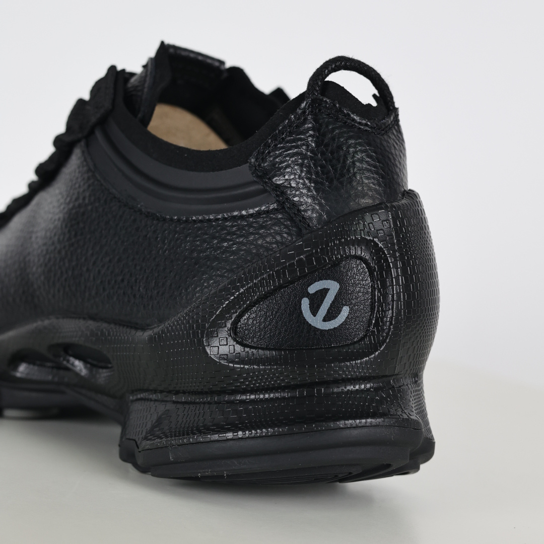 300 Ecco爱步健步系列牛皮透气低帮休闲运动鞋 25周年黑色 渠道正单