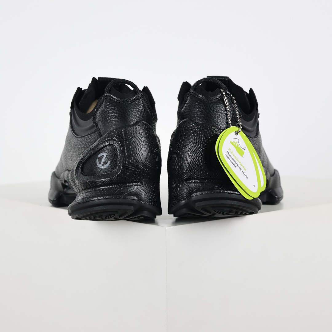 300 Ecco爱步健步系列牛皮透气低帮休闲运动鞋 25周年黑色 渠道正单