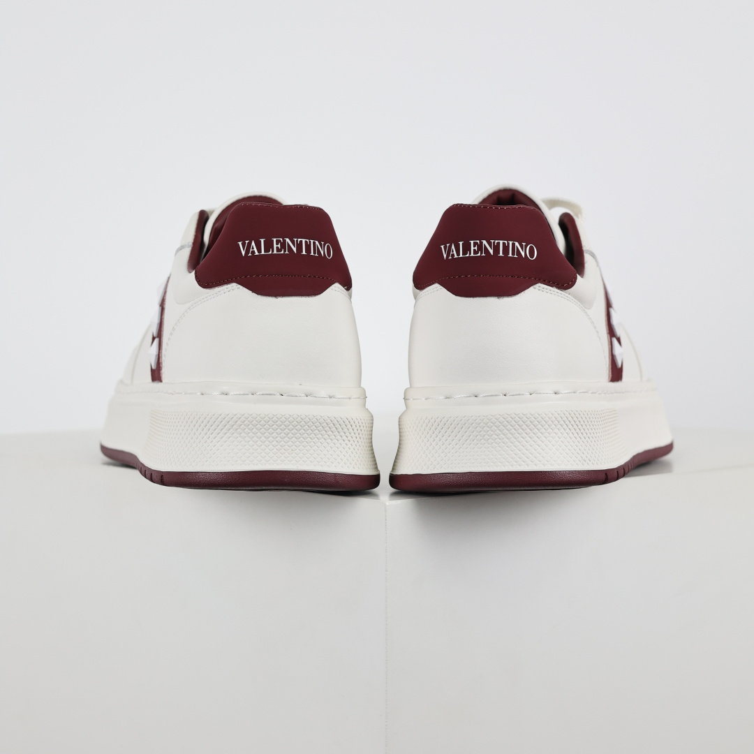 380 Valentino 华伦天奴休闲铆钉小白鞋 2025最新款时尚运动板鞋