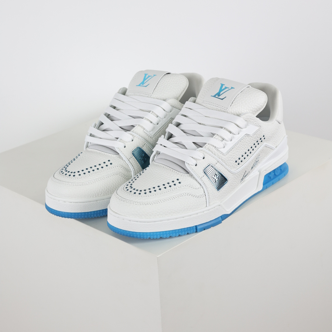 480 X1 东莞 210个配色 市售顶级版本 驴家LV Trainer 原版完美楦型 东莞大厂出产 品控胜过市面百分之95 白蓝铆钉配色-Chinese UA Cheap High Quatity Brand Clothes Bags handbags Sneakers wholesale wholesaler seller from China Factory suppliers Fashion Clothing Shoes best Quality Beautiful Price 480 X1 东莞 210个配色 市售顶级版本 驴家LV Trainer 原版完美楦型 东莞大厂出产 品控胜过市面百分之95 白蓝铆钉配色