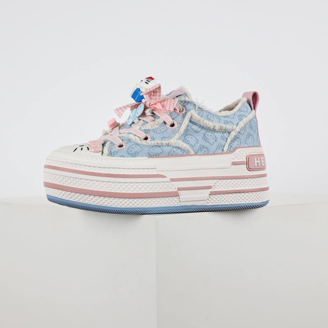 250 Sanrio/三丽鸥 x OLD ORDER 联名限定 凯蒂粉蓝 6.5CM 厚底增高帆布鞋 马卡龙