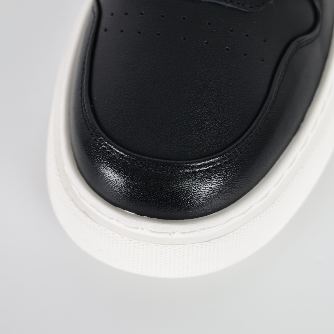 420 新货PRADA 普拉达男鞋厚底徽标低帮休闲鞋运动板鞋系列