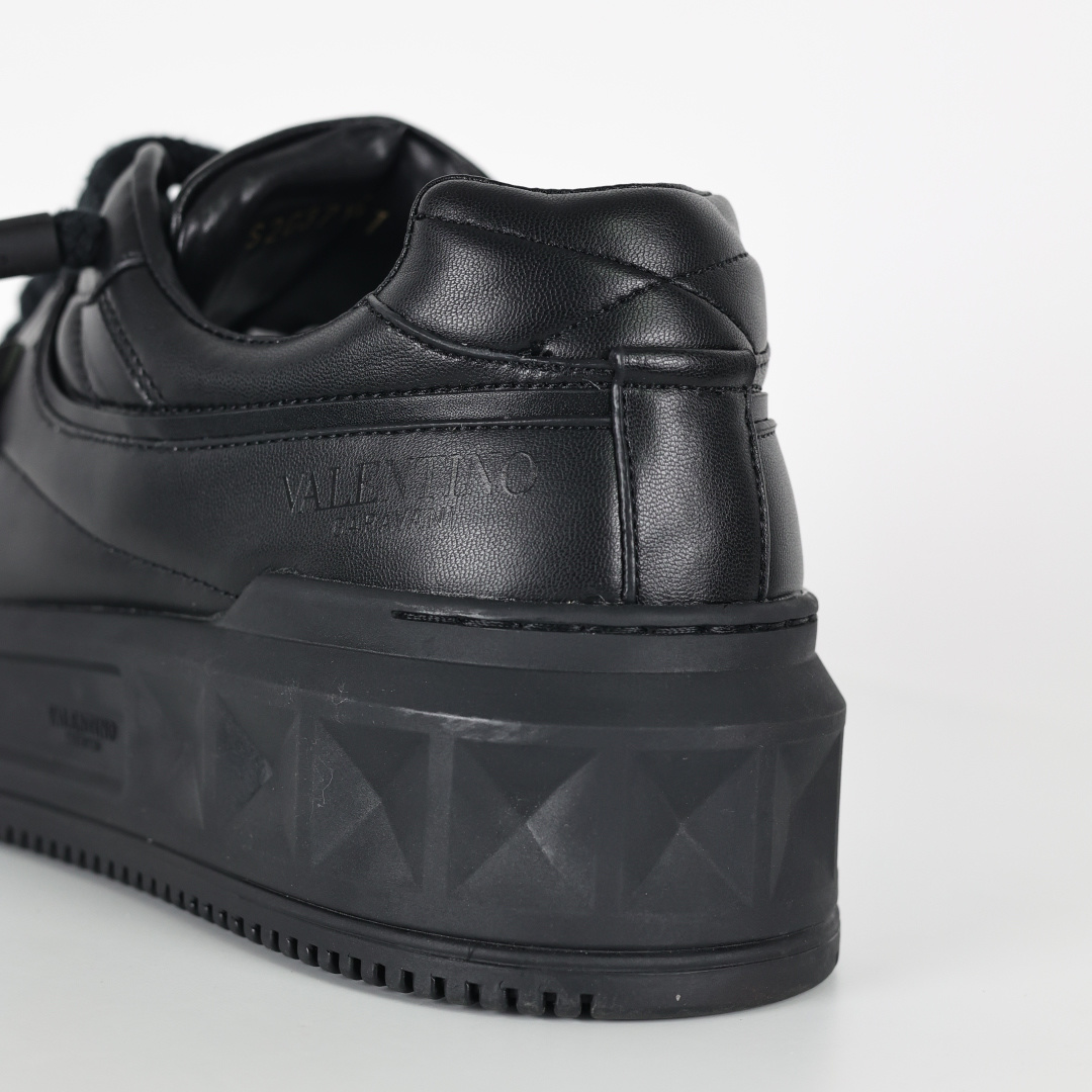 Valentino华伦天奴 新款休闲鞋最新款 走秀情侣爆款 粗鞋带 休闲鞋-High Quatity Cheap Brand wholesale wholesaler seller Clothes Bags handbags Sneakers Top Fashion Clothing Shoes from China Factory Chinese suppliers best Quality Beautiful Price Valentino华伦天奴 新款休闲鞋最新款 走秀情侣爆款 粗鞋带 休闲鞋