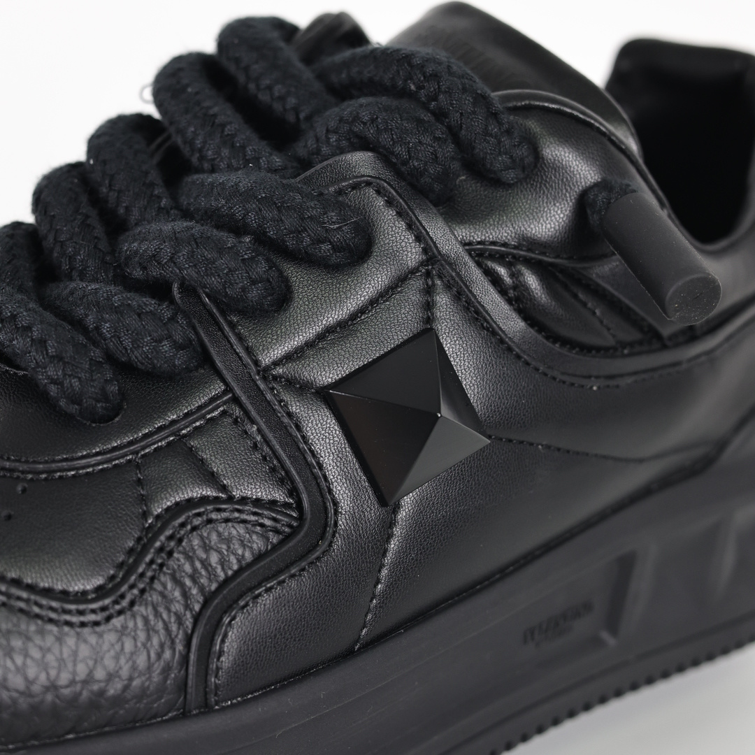 Valentino华伦天奴 新款休闲鞋最新款 走秀情侣爆款 粗鞋带 休闲鞋-High Quatity Cheap Brand wholesale wholesaler seller Clothes Bags handbags Sneakers Top Fashion Clothing Shoes from China Factory Chinese suppliers best Quality Beautiful Price Valentino华伦天奴 新款休闲鞋最新款 走秀情侣爆款 粗鞋带 休闲鞋