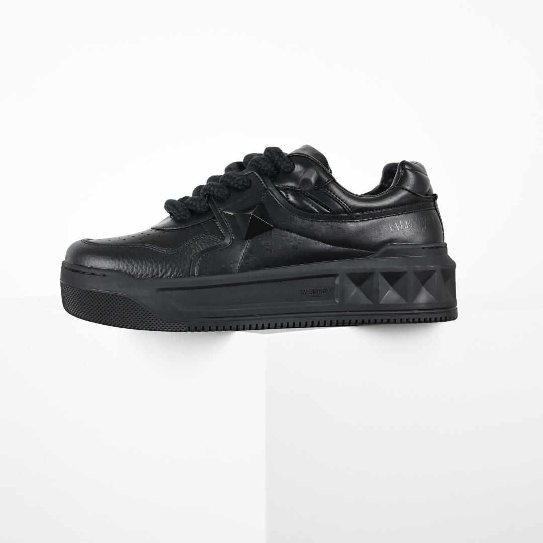 Valentino华伦天奴 新款休闲鞋最新款 走秀情侣爆款 粗鞋带 休闲鞋-High Quatity Cheap Brand wholesale wholesaler seller Clothes Bags handbags Sneakers Top Fashion Clothing Shoes from China Factory Chinese suppliers best Quality Beautiful Price Valentino华伦天奴 新款休闲鞋最新款 走秀情侣爆款 粗鞋带 休闲鞋
