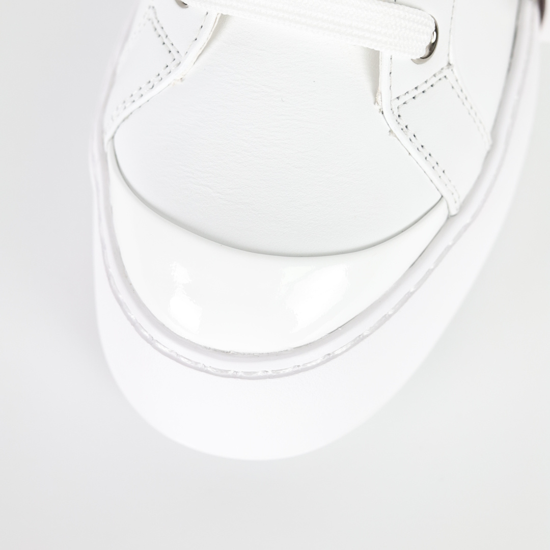 390 Roger Vivier罗杰维维亚 Viv' Skate Strass 牛皮 钻扣运动 低帮 时尚板鞋