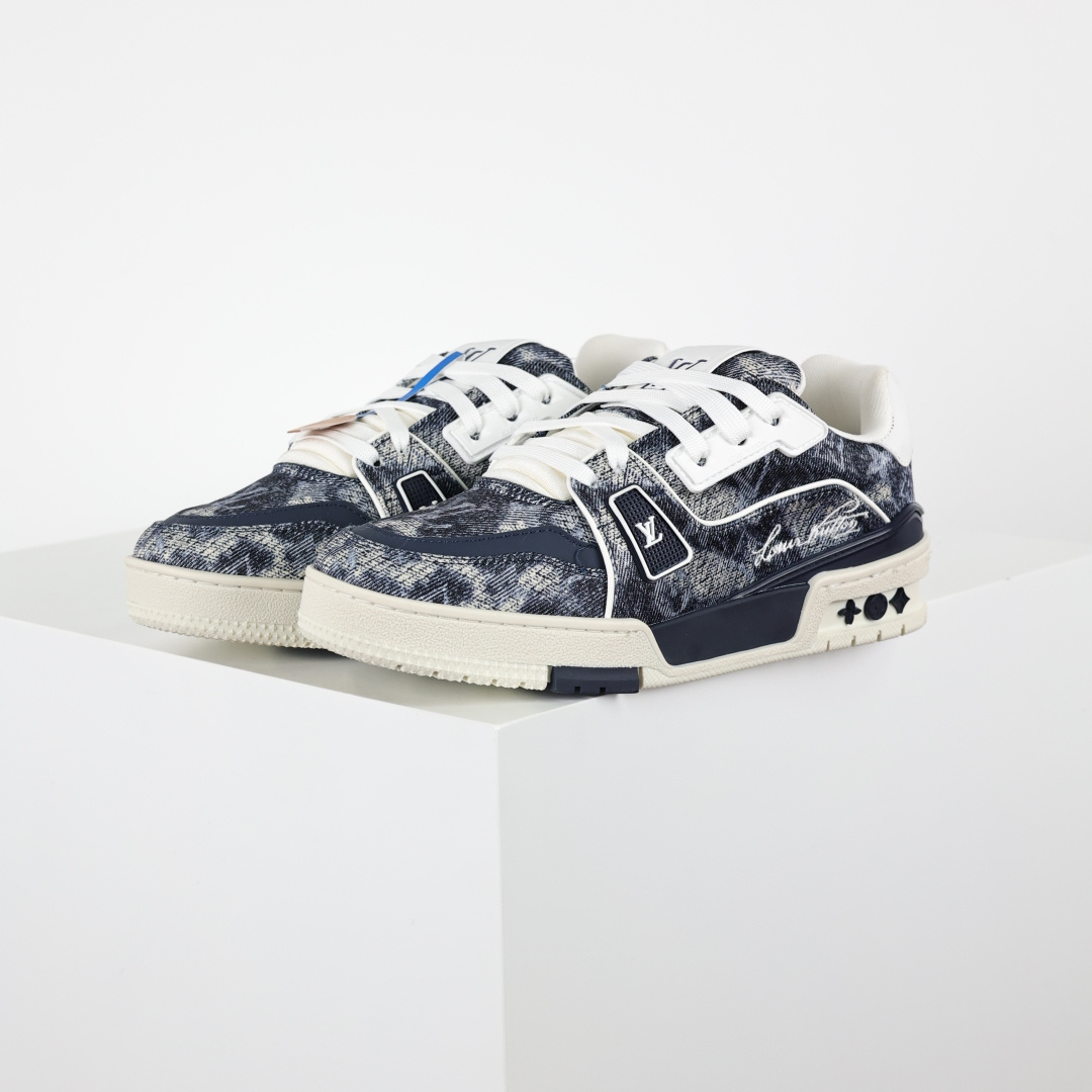 LV TRAINER 新款男士运动鞋 LV Trainer 运动鞋糅合织物网格面料和丝绒粒面牛皮革鞋面 LV TRAINER 新款男士运动鞋 LV Trainer 运动鞋糅合织物网格面料和丝绒粒面牛皮革鞋面