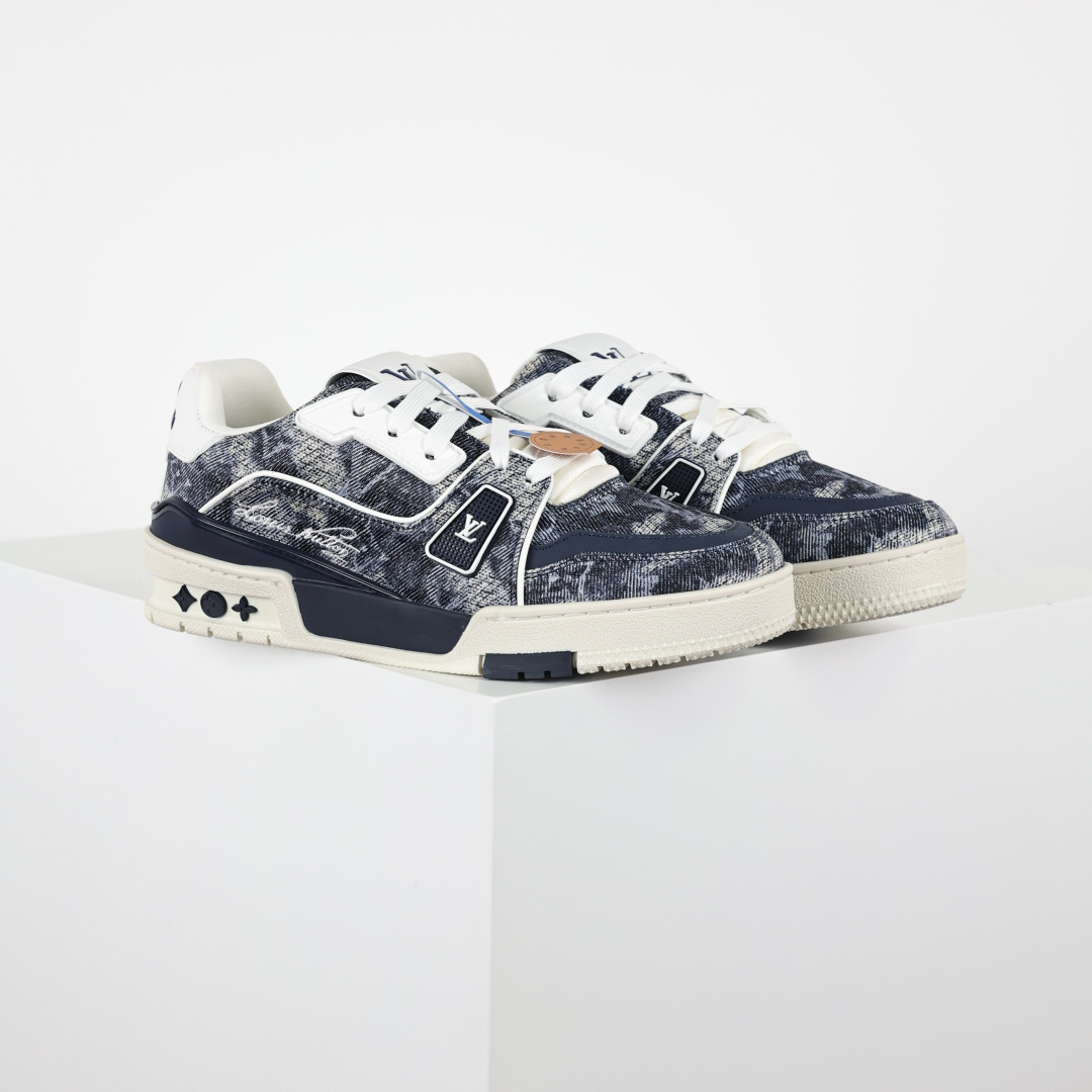 LV TRAINER 新款男士运动鞋 LV Trainer 运动鞋糅合织物网格面料和丝绒粒面牛皮革鞋面-莆田鞋,莆田鞋货源,高仿鞋,高仿鞋货源,安福档口,莆田高仿鞋,莆田鞋批发,高仿鞋批发,莆田高仿运动鞋,高仿运动鞋,莆田运动鞋 LV TRAINER 新款男士运动鞋 LV Trainer 运动鞋糅合织物网格面料和丝绒粒面牛皮革鞋面