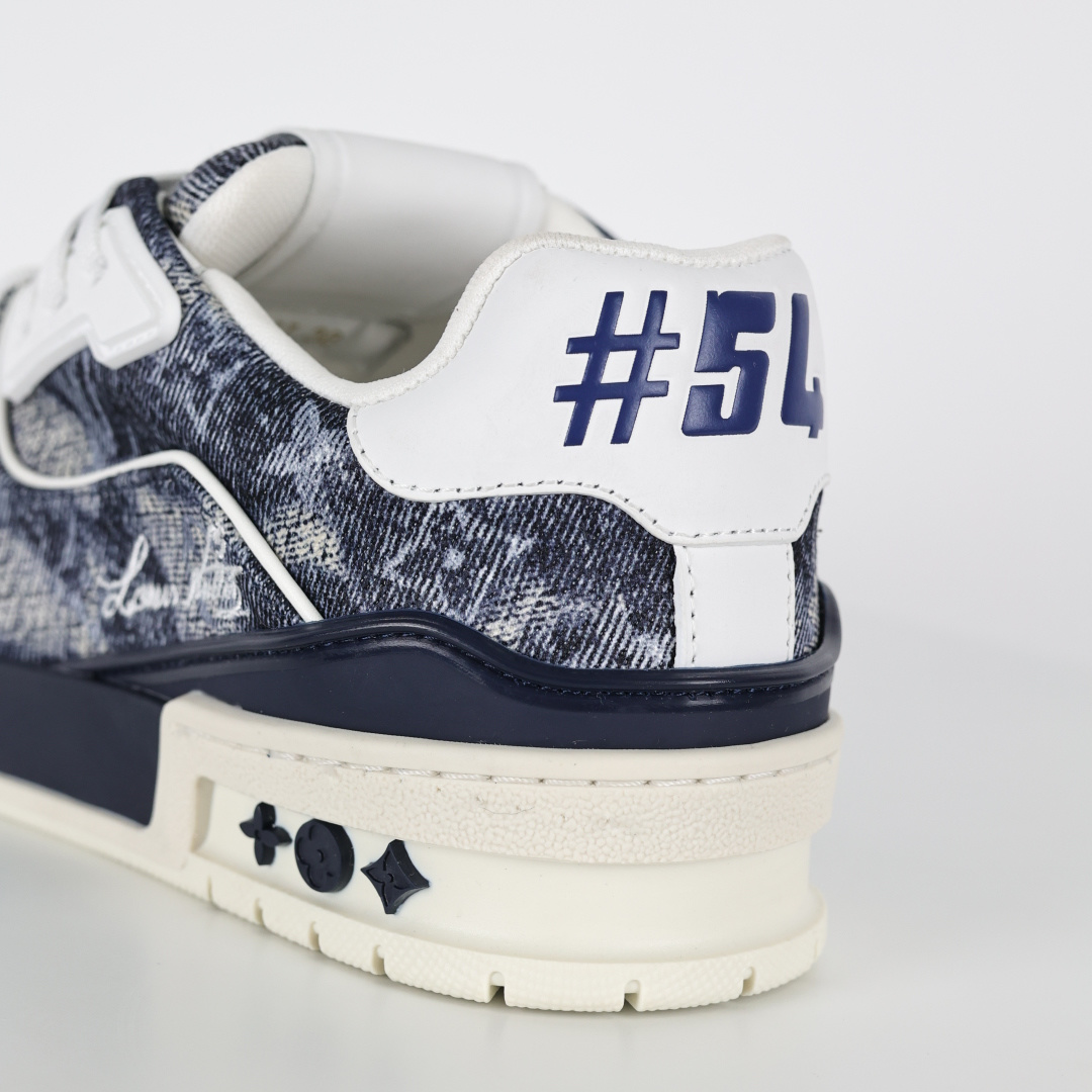 LV TRAINER 新款男士运动鞋 LV Trainer 运动鞋糅合织物网格面料和丝绒粒面牛皮革鞋面-莆田鞋,莆田鞋货源,高仿鞋,高仿鞋货源,安福档口,莆田高仿鞋,莆田鞋批发,高仿鞋批发,莆田高仿运动鞋,高仿运动鞋,莆田运动鞋 LV TRAINER 新款男士运动鞋 LV Trainer 运动鞋糅合织物网格面料和丝绒粒面牛皮革鞋面