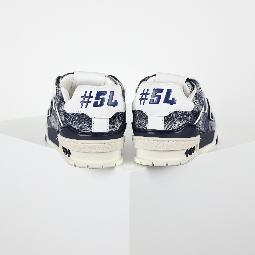 LV TRAINER 新款男士运动鞋 LV Trainer 运动鞋糅合织物网格面料和丝绒粒面牛皮革鞋面-莆田鞋,莆田鞋货源,高仿鞋,高仿鞋货源,安福档口,莆田高仿鞋,莆田鞋批发,高仿鞋批发,莆田高仿运动鞋,高仿运动鞋,莆田运动鞋 LV TRAINER 新款男士运动鞋 LV Trainer 运动鞋糅合织物网格面料和丝绒粒面牛皮革鞋面