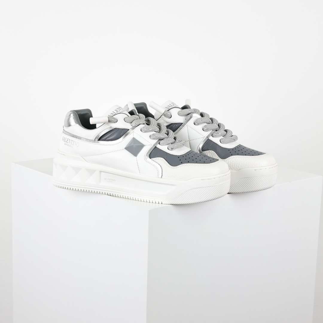 Valentino 华伦天奴 新款休闲鞋最新款 走秀情侣爆款 粗鞋带 休闲鞋