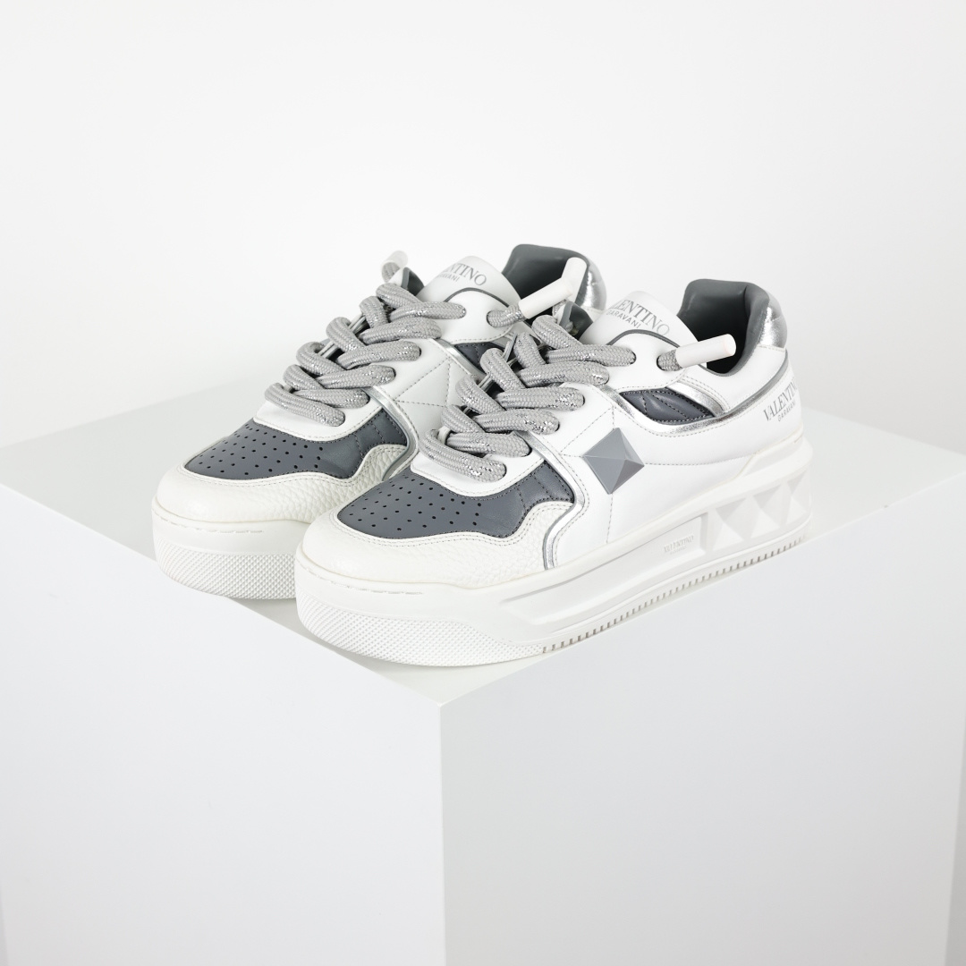 Valentino 华伦天奴 新款休闲鞋最新款 走秀情侣爆款 粗鞋带 休闲鞋