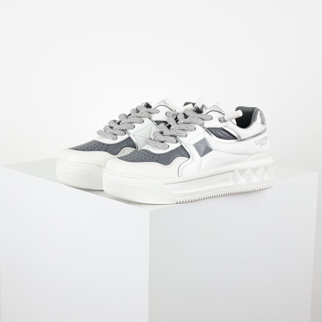 Valentino 华伦天奴 新款休闲鞋最新款 走秀情侣爆款 粗鞋带 休闲鞋