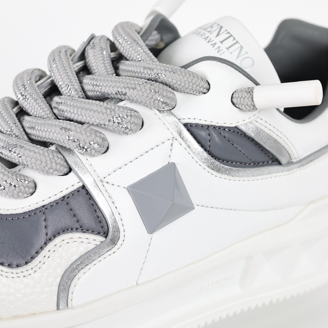 Valentino 华伦天奴 新款休闲鞋最新款 走秀情侣爆款 粗鞋带 休闲鞋