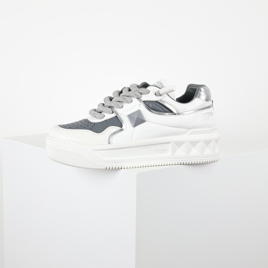 Valentino 华伦天奴 新款休闲鞋最新款 走秀情侣爆款 粗鞋带 休闲鞋
