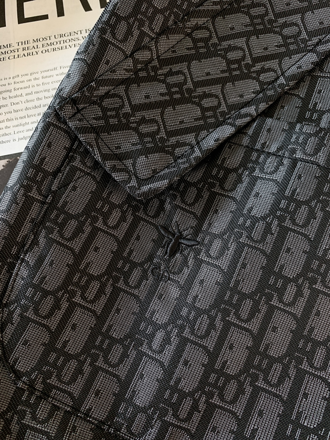 Dior Homme 迪奥·桀傲 2025FW早秋新品 Oblique提花连帽夹克。甄选蓝色塔夫绸科技提