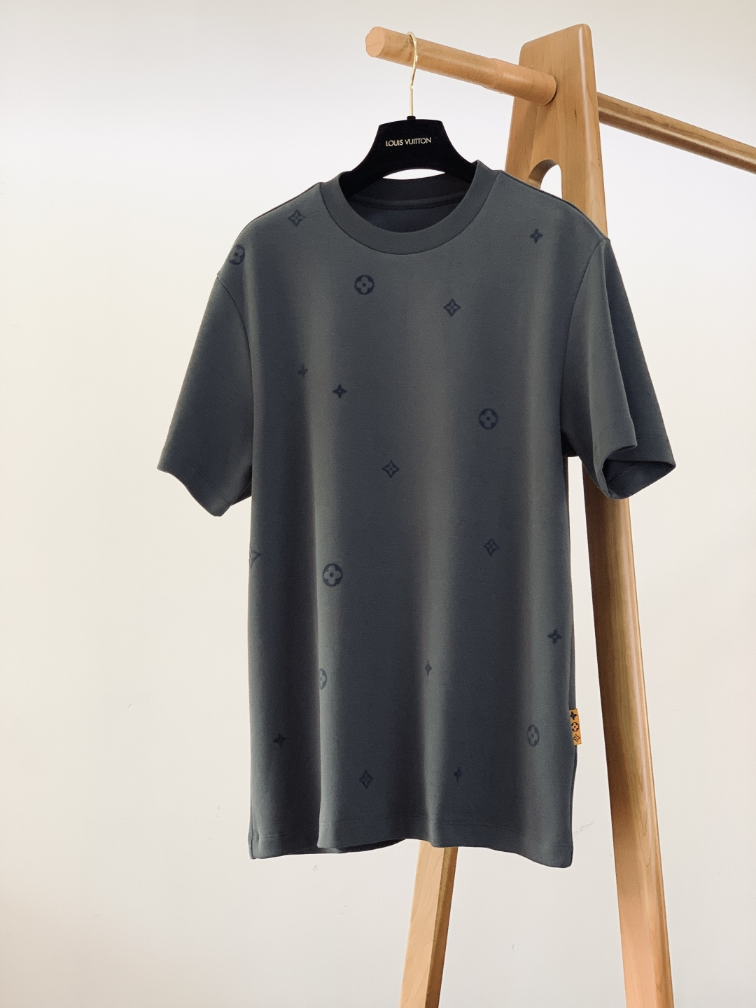 LouisVuitton 路易威登 2025FW秋冬新品 加厚打底T恤。加厚软棉面料，贴肤像裹了层暖云，