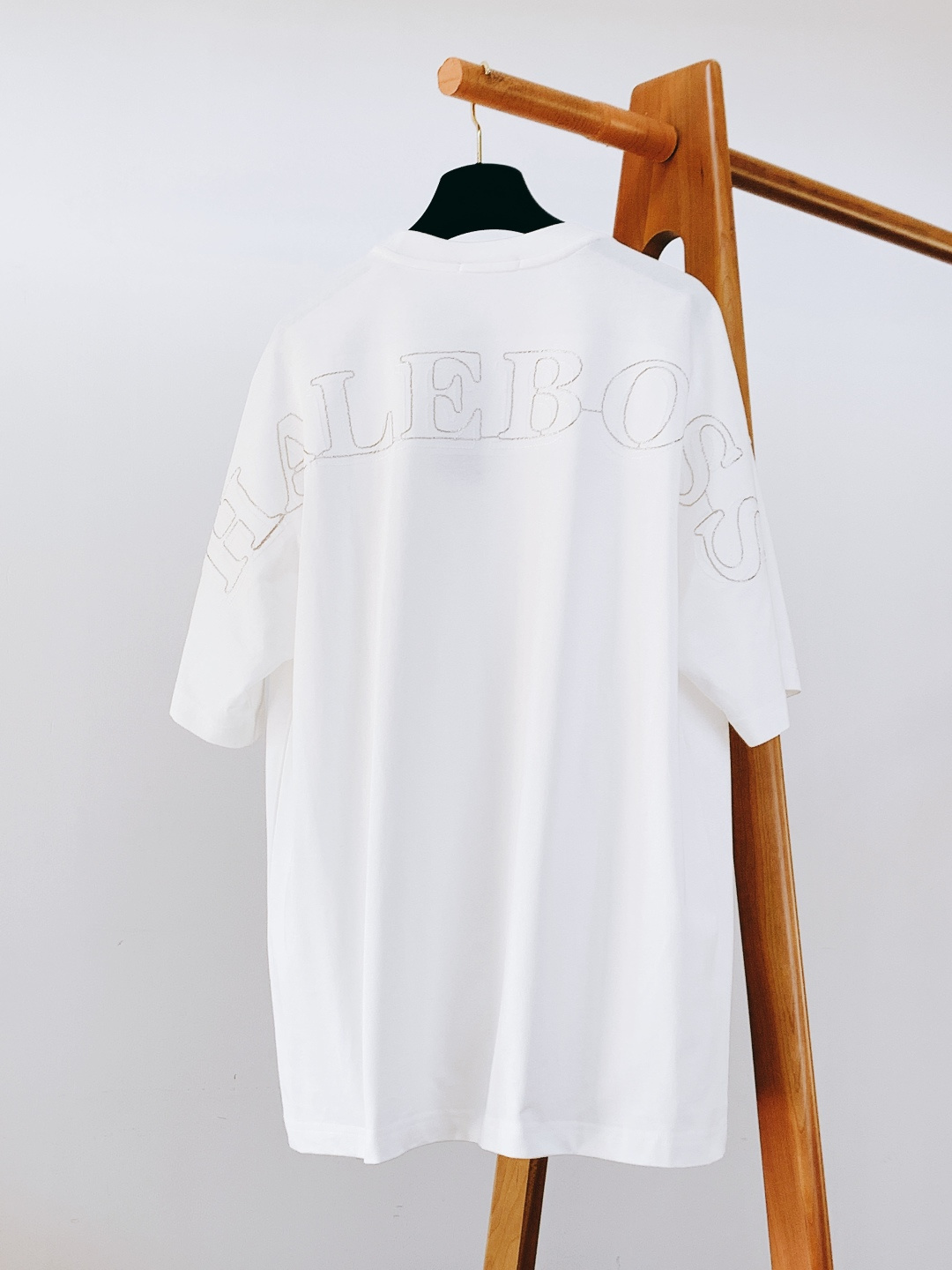 Hale Boss 2025FW秋冬新品 刺绣打底短袖。黑白两色+oversize版型，不挑身材还能藏肉